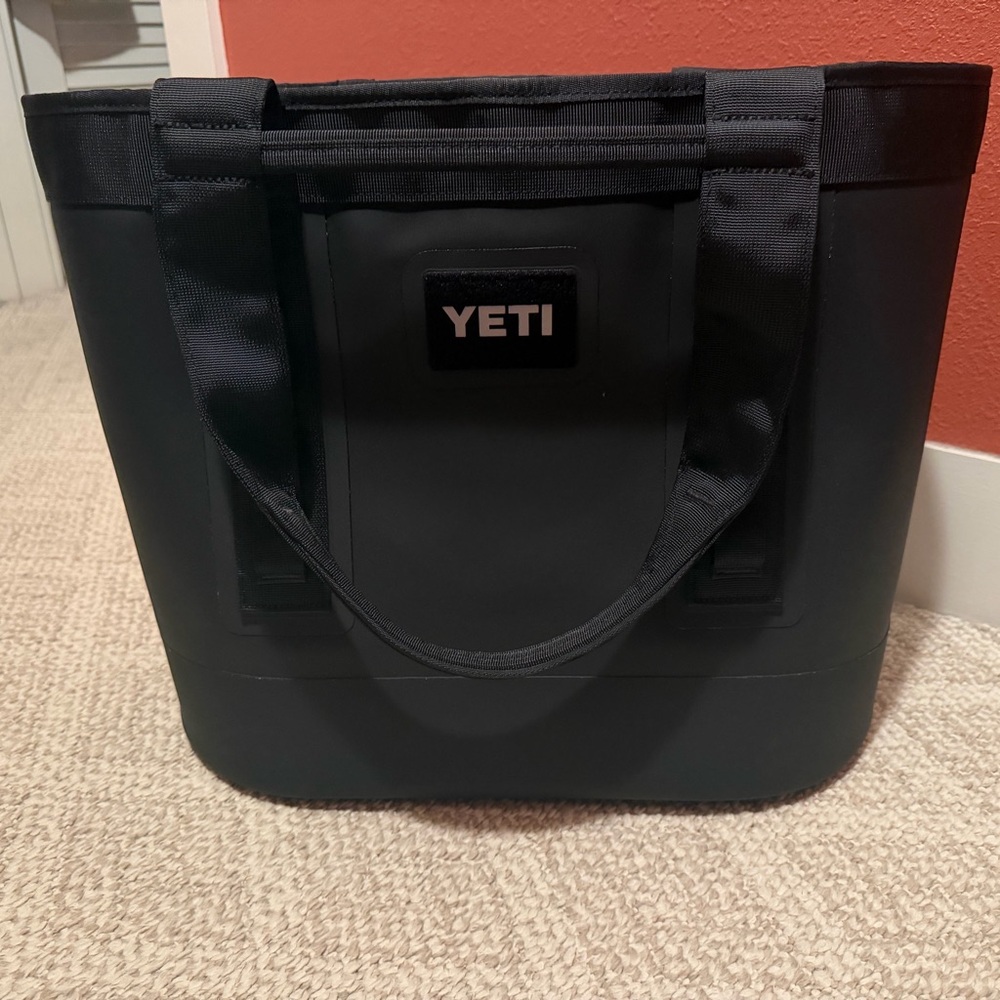YETI Camino 35 in Black